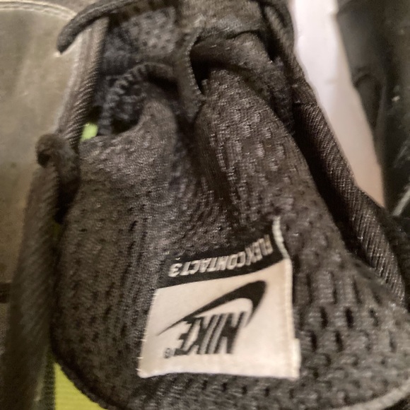 Boys Black Nike Runners - Picture 4 of 5